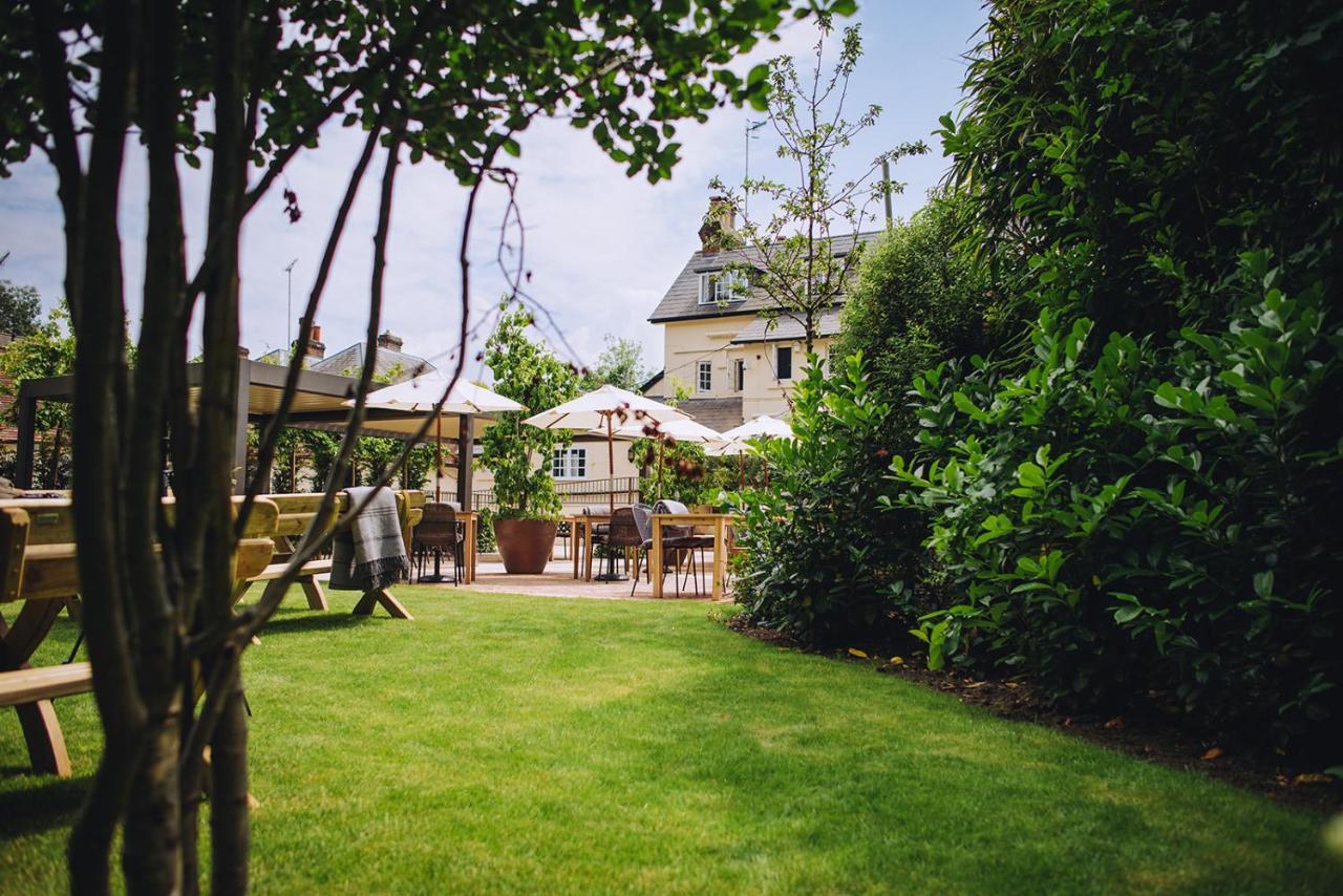 The Drummond At Albury Guildford Esterno foto